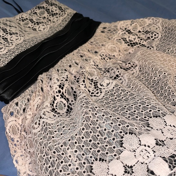 Beautiful dress for formal occasions! - Picture 2 of 3